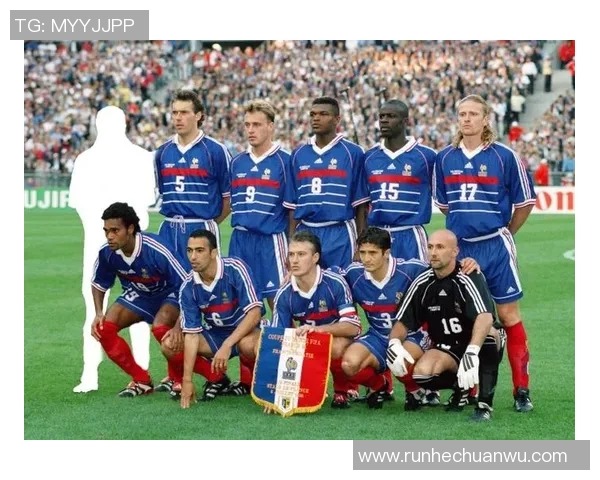 球迷偶遇心仪球星共赏足球激情瞬间难忘记忆 球迷偶遇心仪球星共赏足球激情瞬间难忘记忆