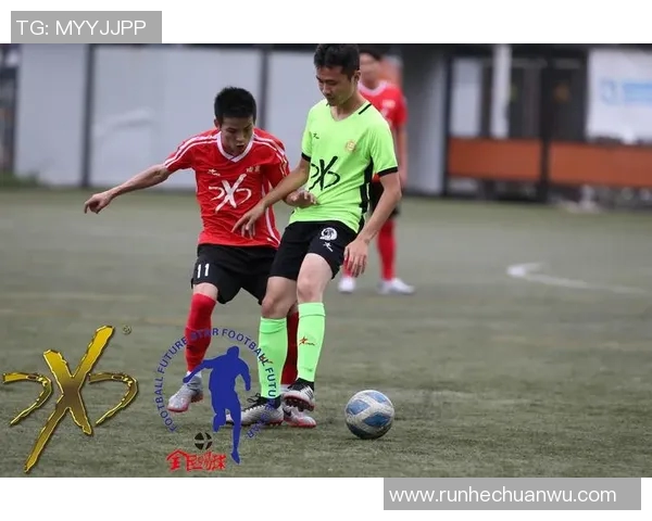 足球球星在家看电视时的心态与生活点滴揭秘 足球球星在家看电视时的心态与生活点滴揭秘